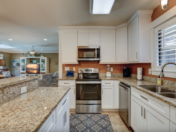 Coastal Retreat: Hilton Head Oasis with Heated Pool
